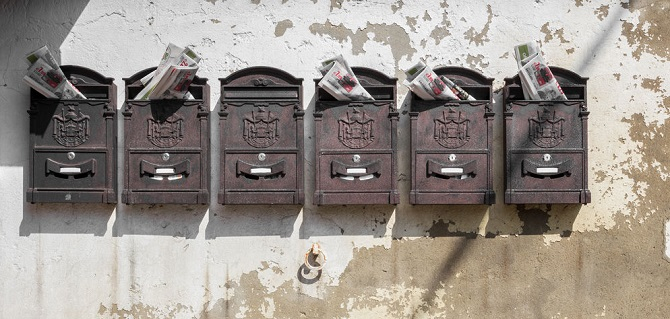 antieke brievenbus